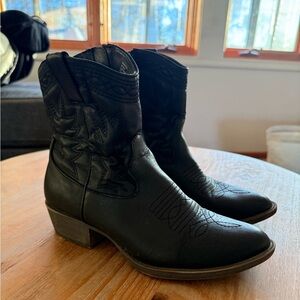 Ankle Cowboy/Western Boots